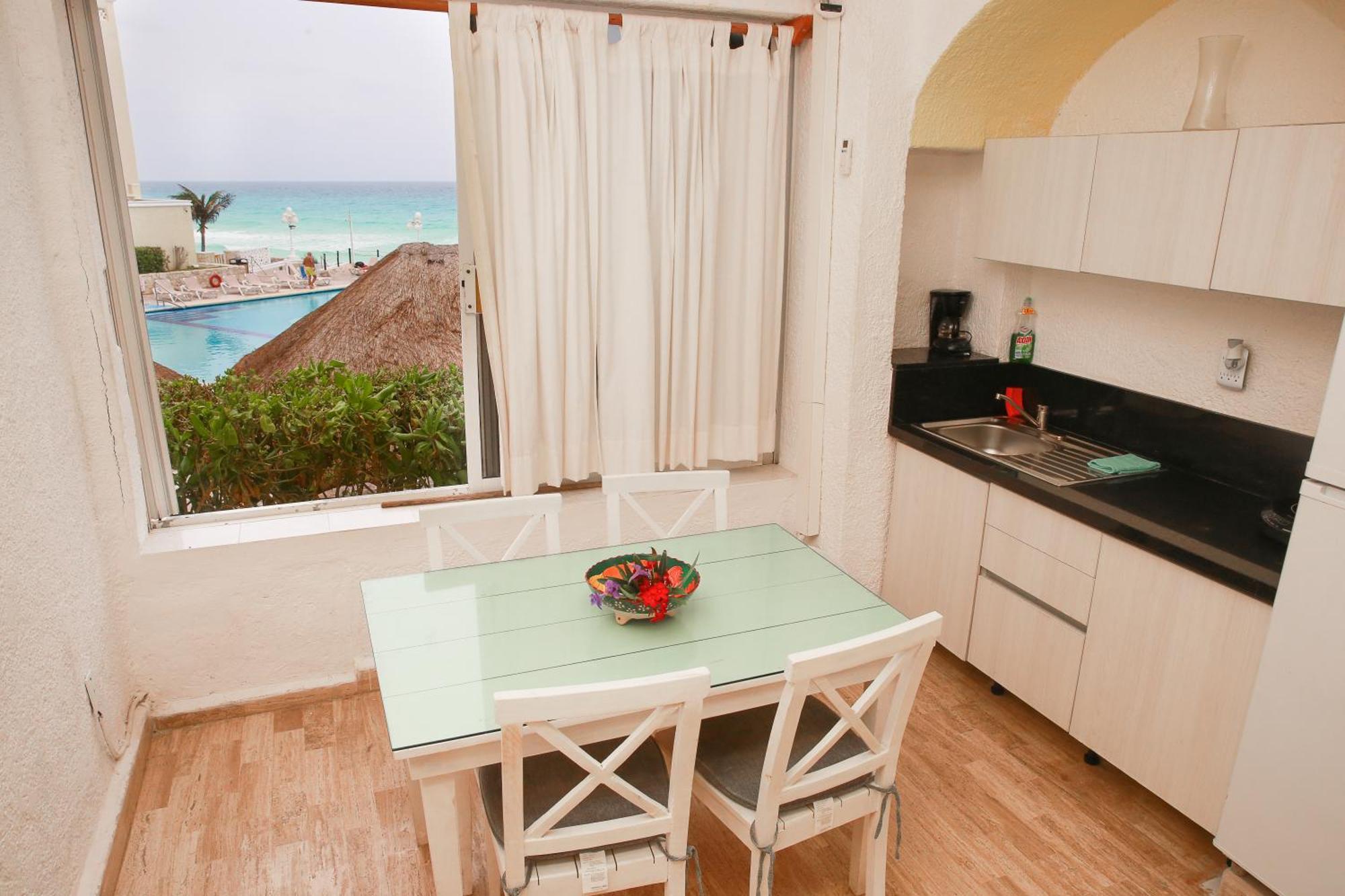 Cancun Beach Aparthotel Brisas Exterior photo